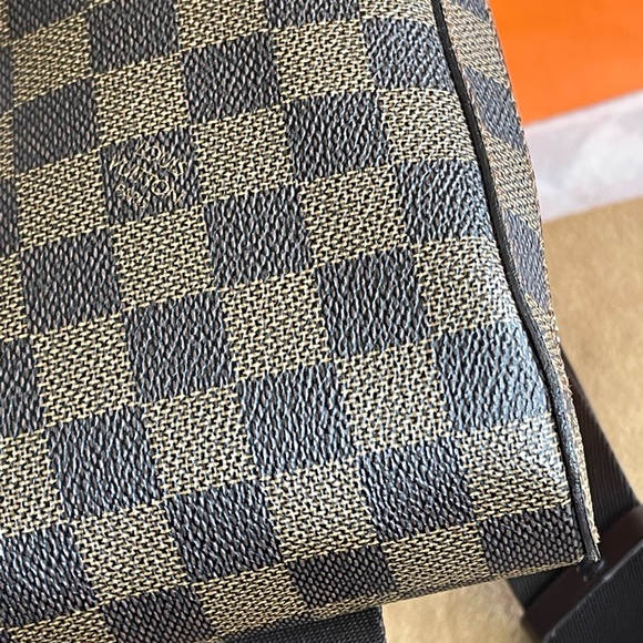 ❌❌SOLD❌❌Louis Vuitton Damier Ebene bodybag/ Bumbag - Picture 7 of 16